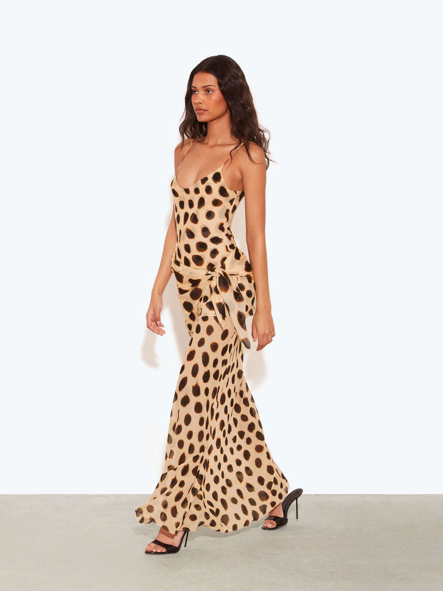 Clara · Vestido Aurelia Store